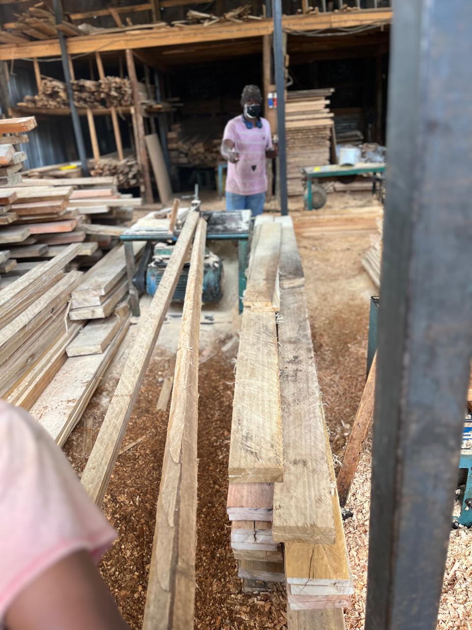 Resaw machinery cutting timber